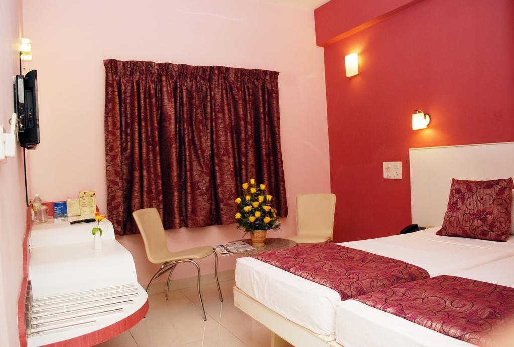 Hotel Pandian Chennai Eksteriør bilde