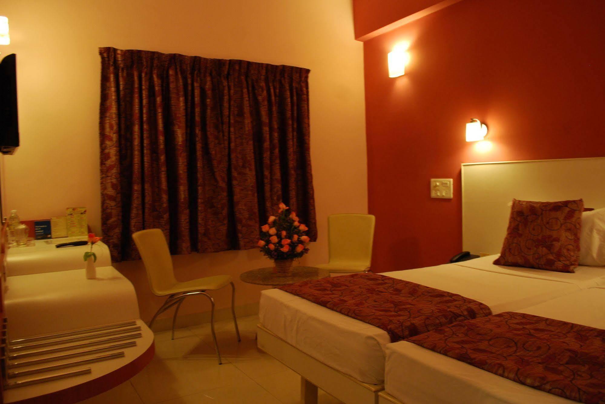 Hotel Pandian Chennai Eksteriør bilde